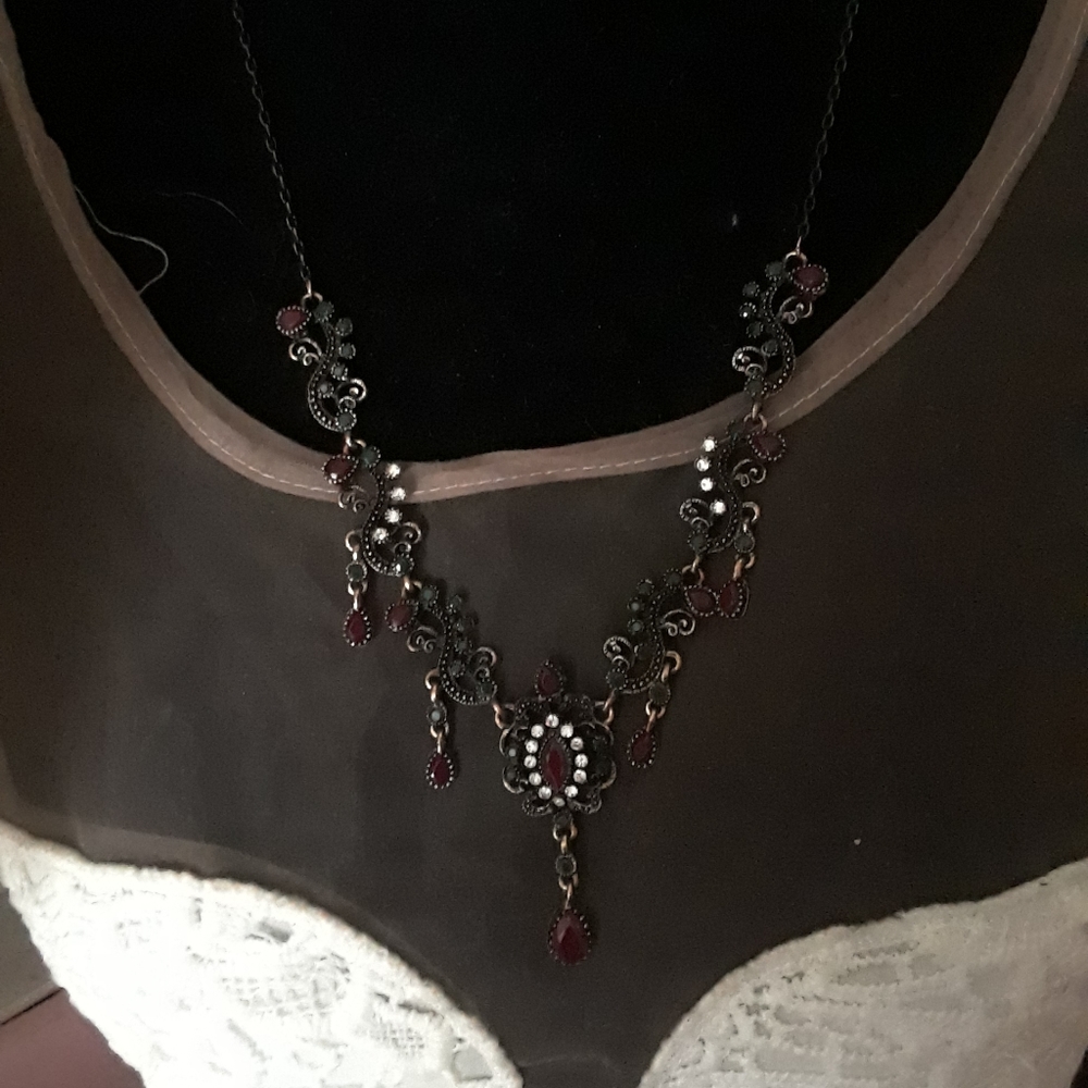 Jewelry - Picture 6 of 8